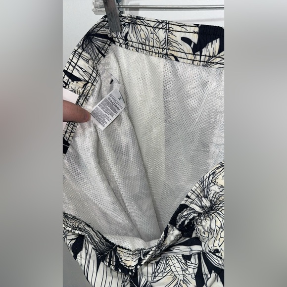 Tropical Printed Men’s Swim Trunks Size XL 7in inseam NWT - Picture 9 of 10